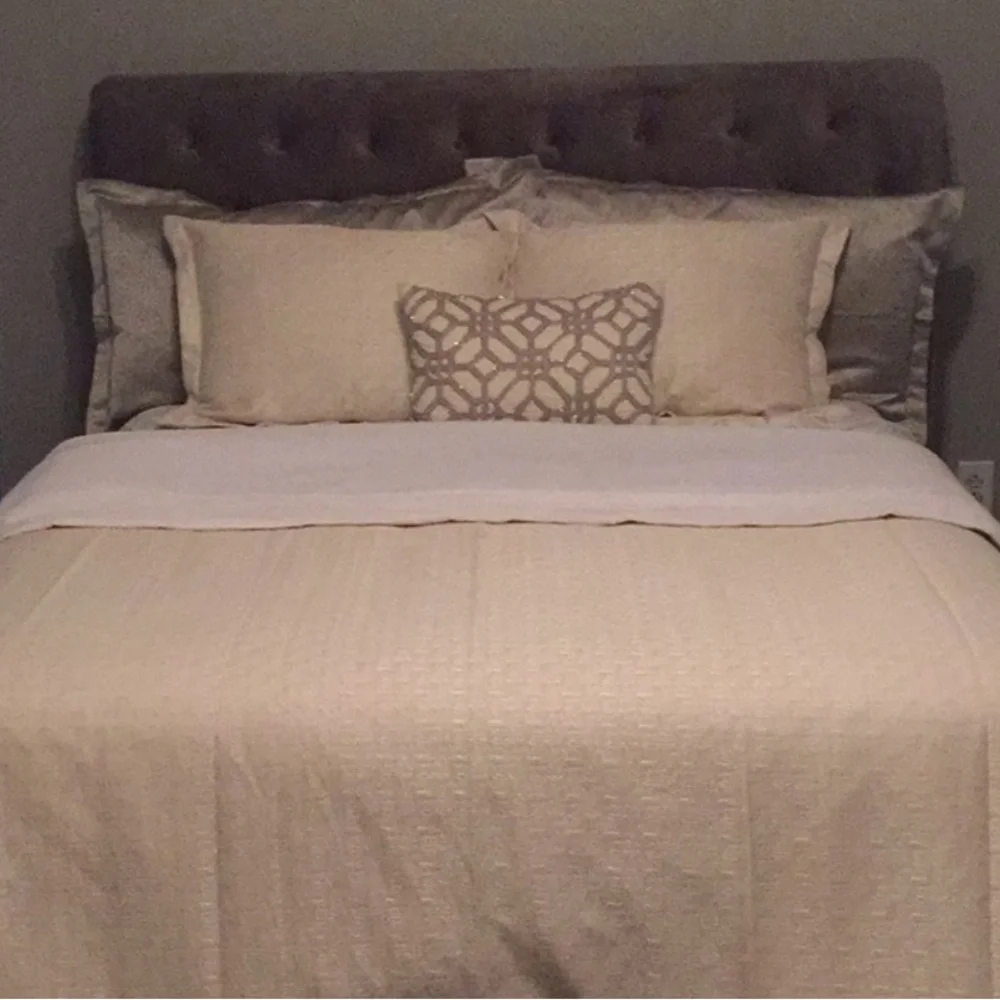 Opulent Ann Gish Queen Luxury Duvet Set: Art of Home Fine Linens. Tone-on-Tone